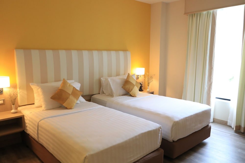 Bangkok Midtown Hotel - Tap to explore photos
