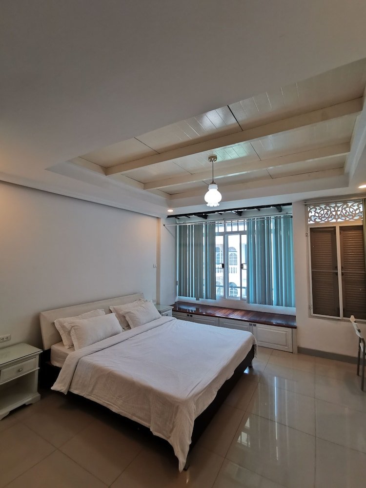 Ratchada-Sutthisan Hotel and Longstay - Tap to explore photos