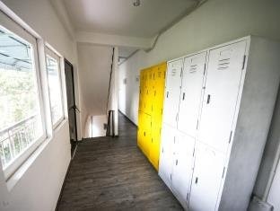 Oh Bangkok Hostel - Tap to explore photos