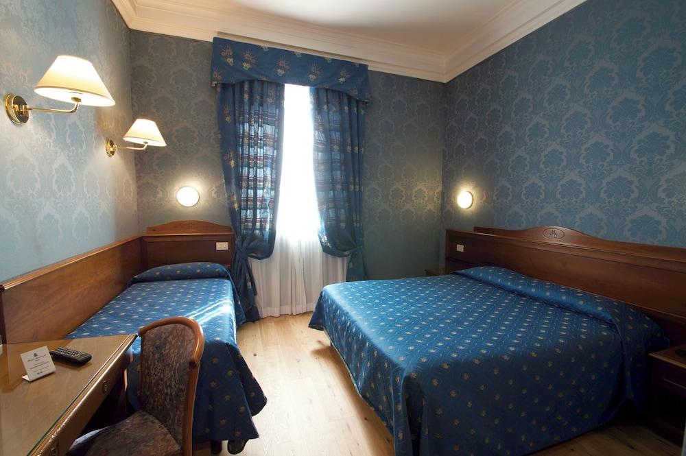 Hotel Montecarlo Room Type - Triple Room Hotel Montecarlo Room Type - Triple Room