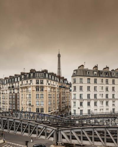 Hôtel Eiffel Petit Louvre - Tap to explore photos