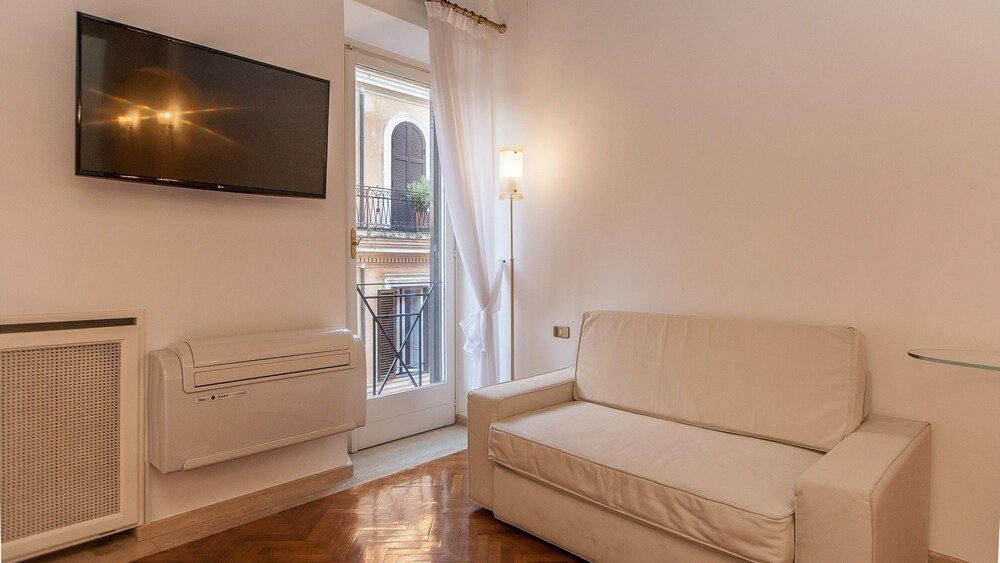 Rental In Rome Gambero Loft - Tap to explore photos