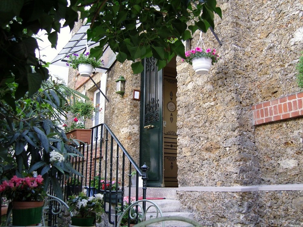 أوتل ويندسور هوم