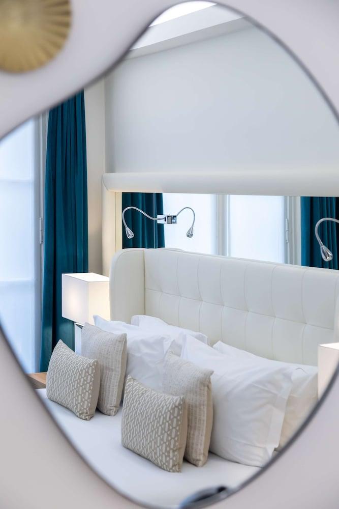 Hotel Camille Paris Gare de Lyon, Tapestry Collection by Hilton Room Type - Junior Suite, 1 King Bed, City View Hotel Camille Paris Gare de Lyon, Tapestry Collection by Hilton Room Type - Junior Suite, 1 King Bed, City View