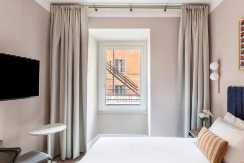 Room Santa Maria Maggiore - Tap to explore photos