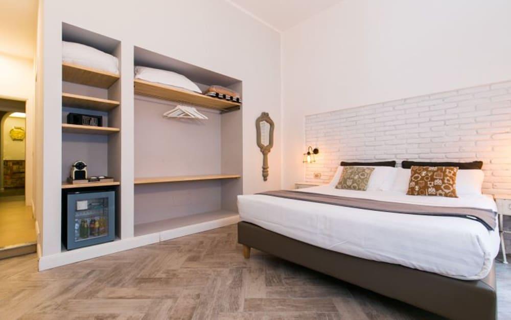 Spagna Ave Room Type - Luxury Triple Room, Annex Building (Via Rasella, 148) Spagna Ave Room Type - Luxury Triple Room, Annex Building (Via Rasella, 148)
