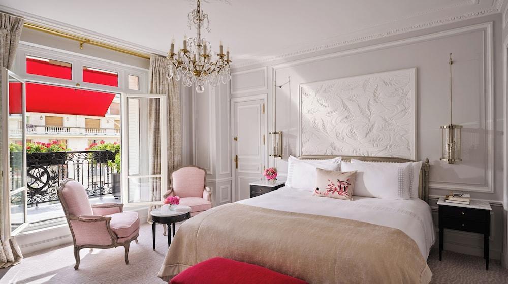 Hôtel Plaza Athénée - Dorchester Collection - Tap to explore photos