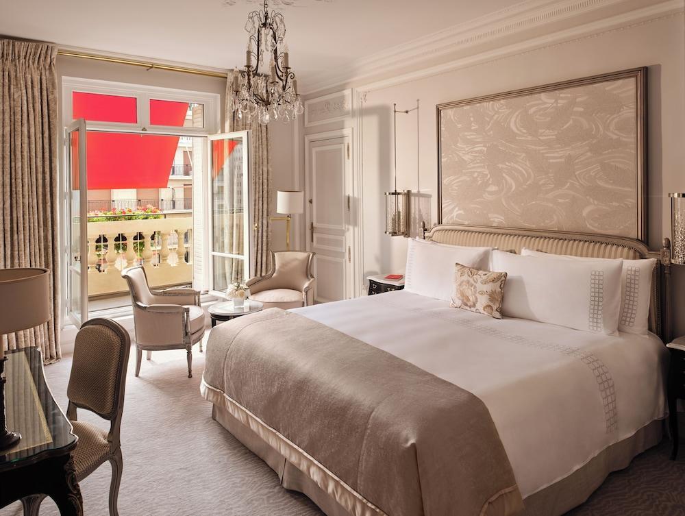 Hôtel Plaza Athénée - Dorchester Collection Room Type - Chambre Deluxe - Vue Montaigne