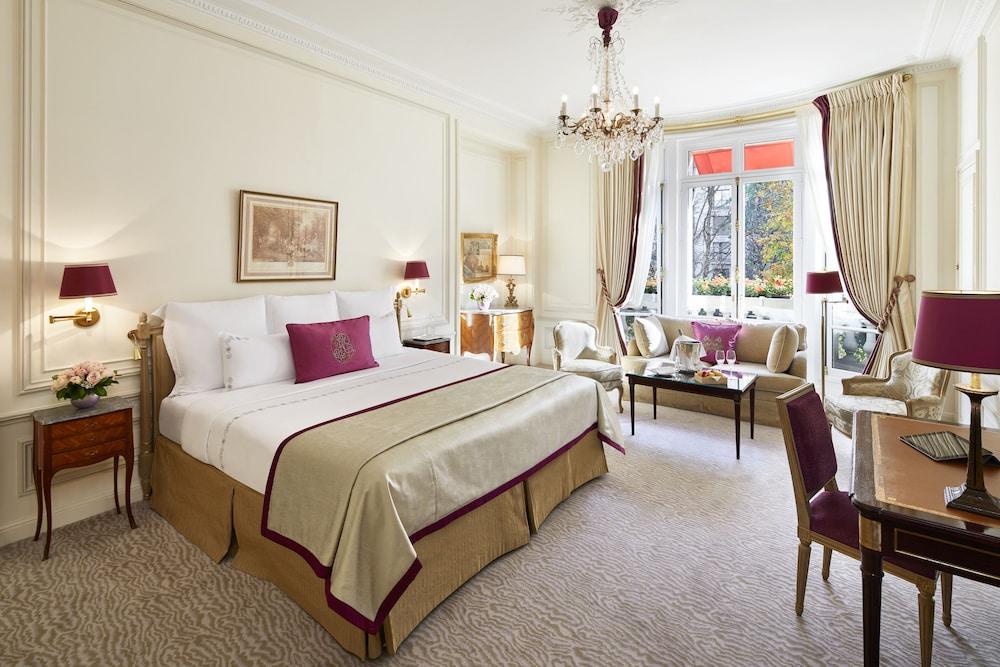 Hôtel Plaza Athénée - Dorchester Collection Room Type - Junior Suite - Vue Montaigne