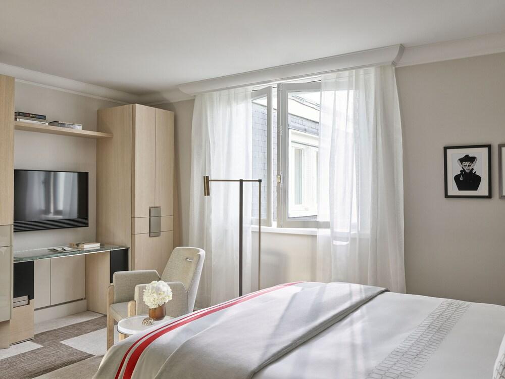 Hôtel Plaza Athénée - Dorchester Collection Room Type - Superior Room