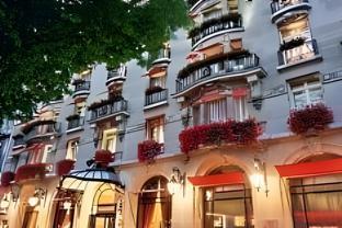 Hôtel Plaza Athénée - Dorchester Collection - Tap to explore photos