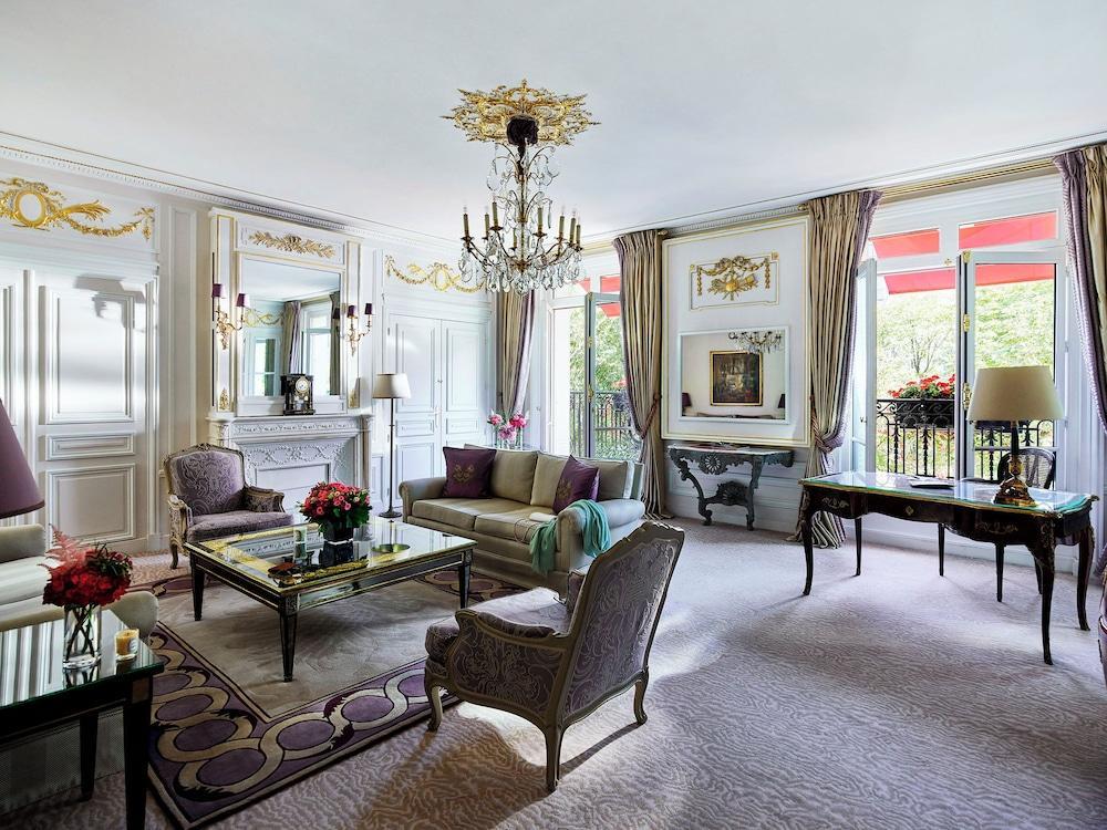 Hôtel Plaza Athénée - Dorchester Collection Room Type - Prestige Suite - Avenue Montaigne View