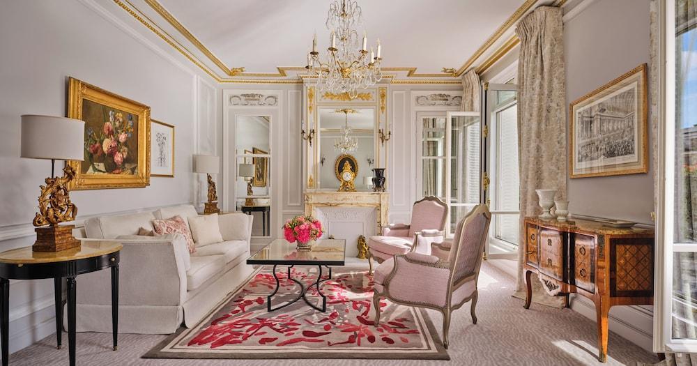 Hôtel Plaza Athénée - Dorchester Collection - Tap to explore photos