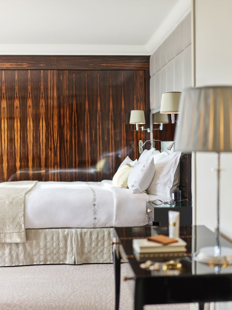 Hôtel Plaza Athénée - Dorchester Collection Room Type - Suite Eiffel Signature