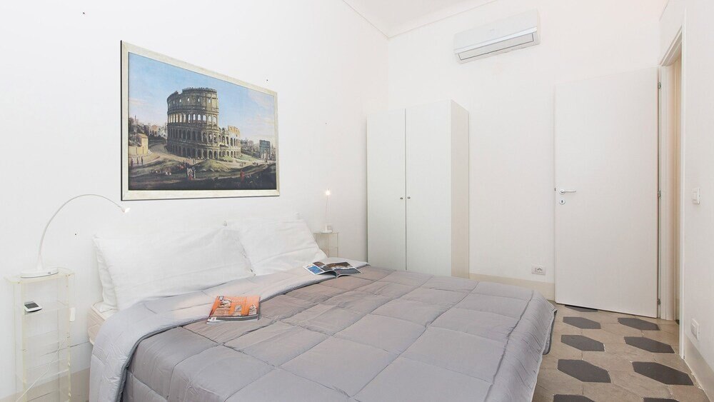 Rental In Rome Arenula Apartment - Tap to explore photos