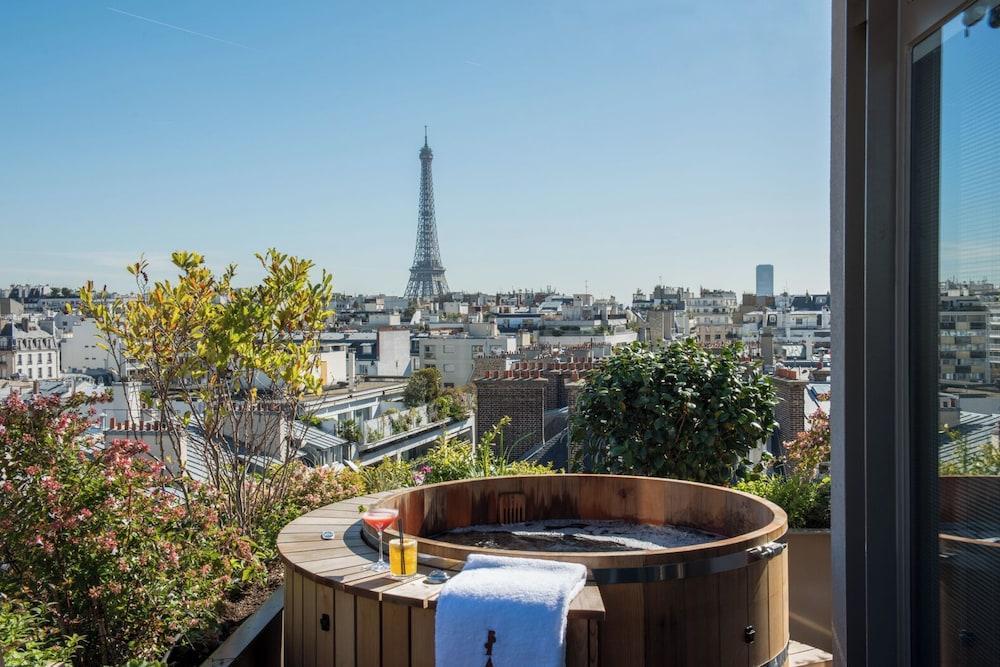 Brach Paris - Evok Collection Room Type - Suite Henri - Eiffel Tower view and Norwegian Bath Brach Paris - Evok Collection Room Type - Suite Henri - Eiffel Tower view and Norwegian Bath