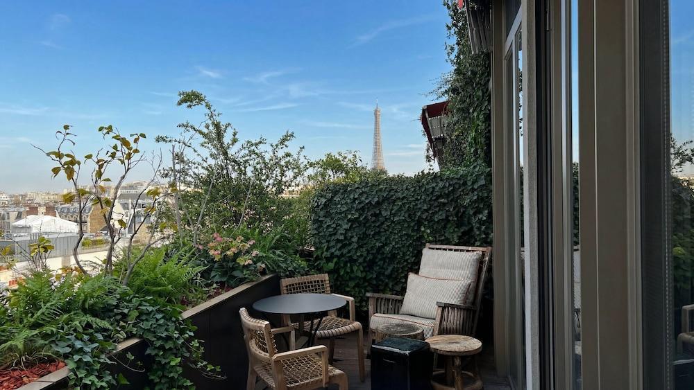Brach Paris - Evok Collection Room Type - Suite Georges - Eiffel Tower view and Jacuzzi Brach Paris - Evok Collection Room Type - Suite Georges - Eiffel Tower view and Jacuzzi