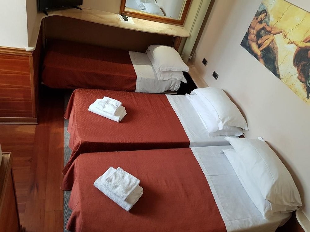 Hotel Louisiana Room Type - Classic Triple Room