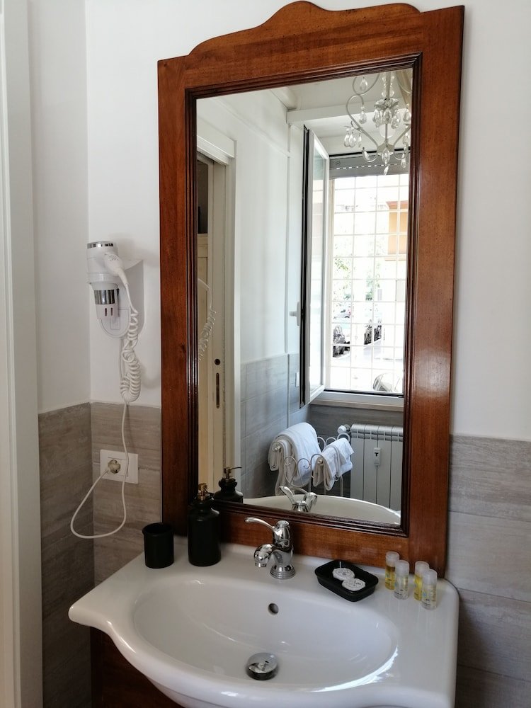 Sivory Rome Guest House - Tap to explore photos