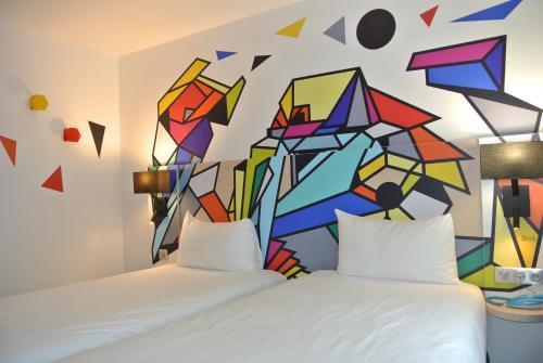 ibis Styles Paris Maine Montparnasse - Tap to explore photos