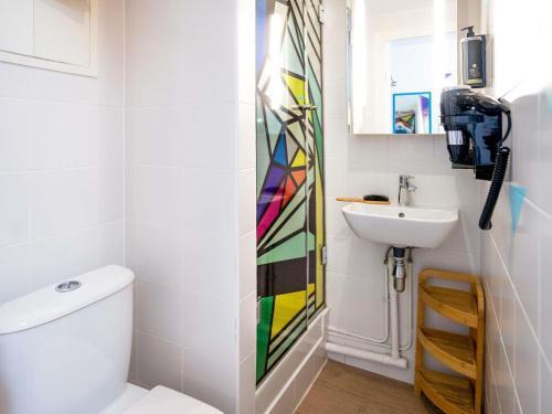 ibis Styles Paris Maine Montparnasse - Tap to explore photos