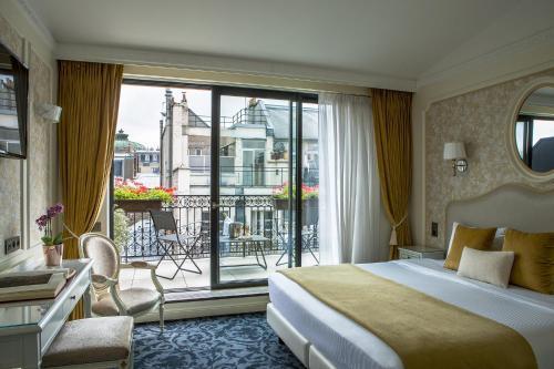 Hotel St Pétersbourg Opéra & Spa - Tap to explore photos