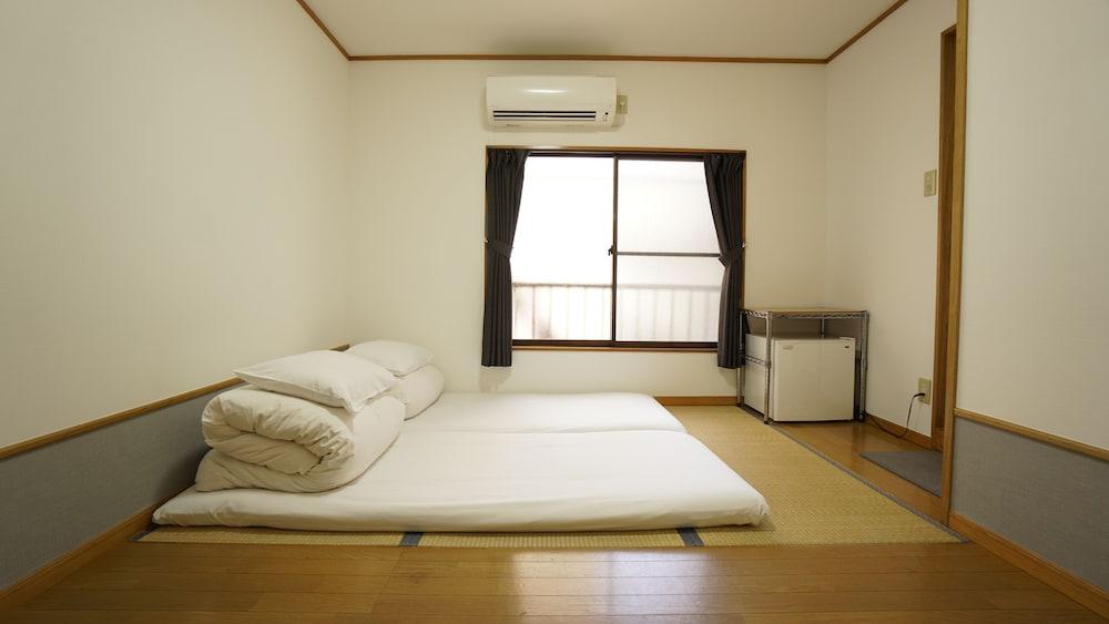 House Ikebukuro – Hostel - Tap to explore photos