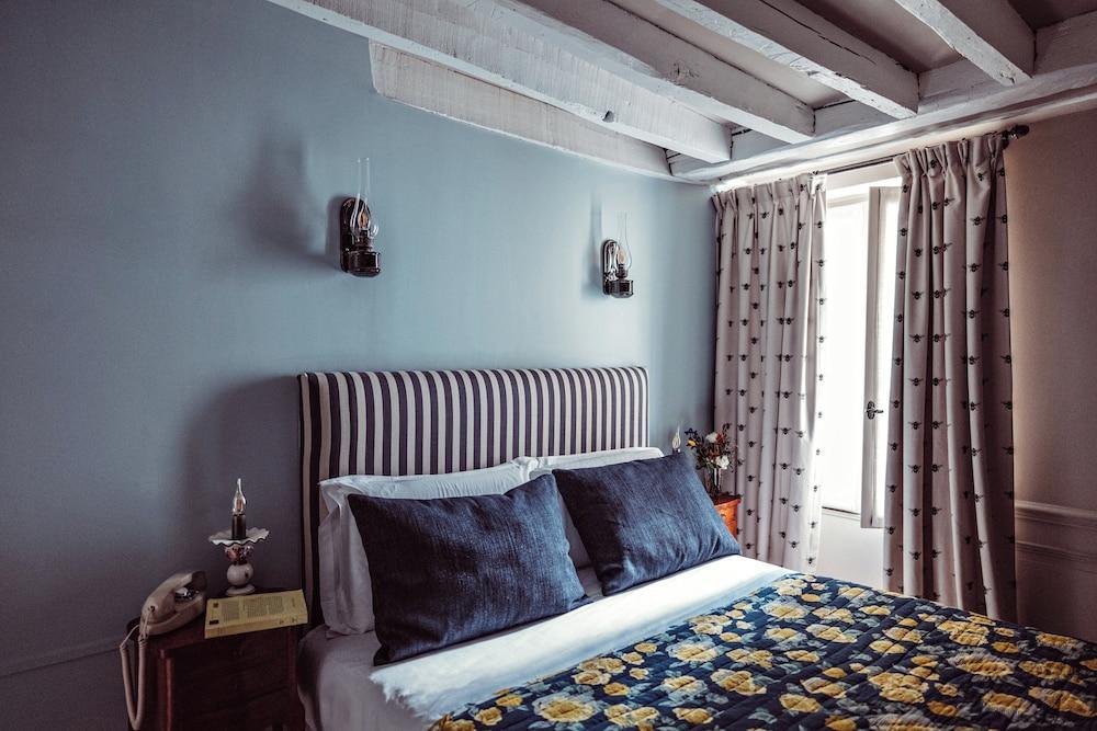 Hotel Maison Saintonge - Tap to explore photos