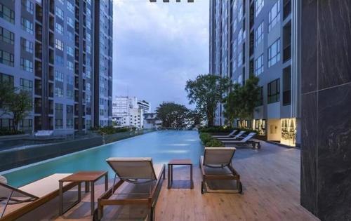 Pattaya Central Sea View Pool Suite - Tap to explore photos