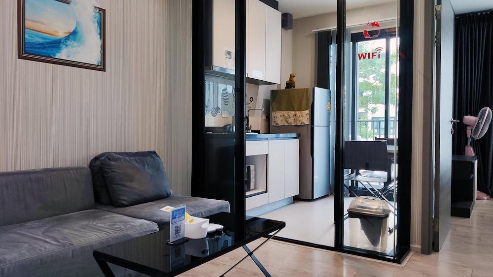 Pattaya Central Sea View Pool Suite Room Type - Apartment City View