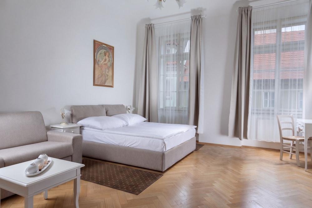 Three Golden Crowns Apartments Room Type - Superior Apartment Three Golden Crowns Apartments Room Type - Superior Apartment