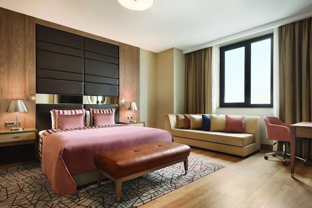 TRYP by Wyndham Istanbul Basın Ekspres Room Type - Luxury Suite, 1 Queen Bed, Accessible, Non Smoking (Mobility)