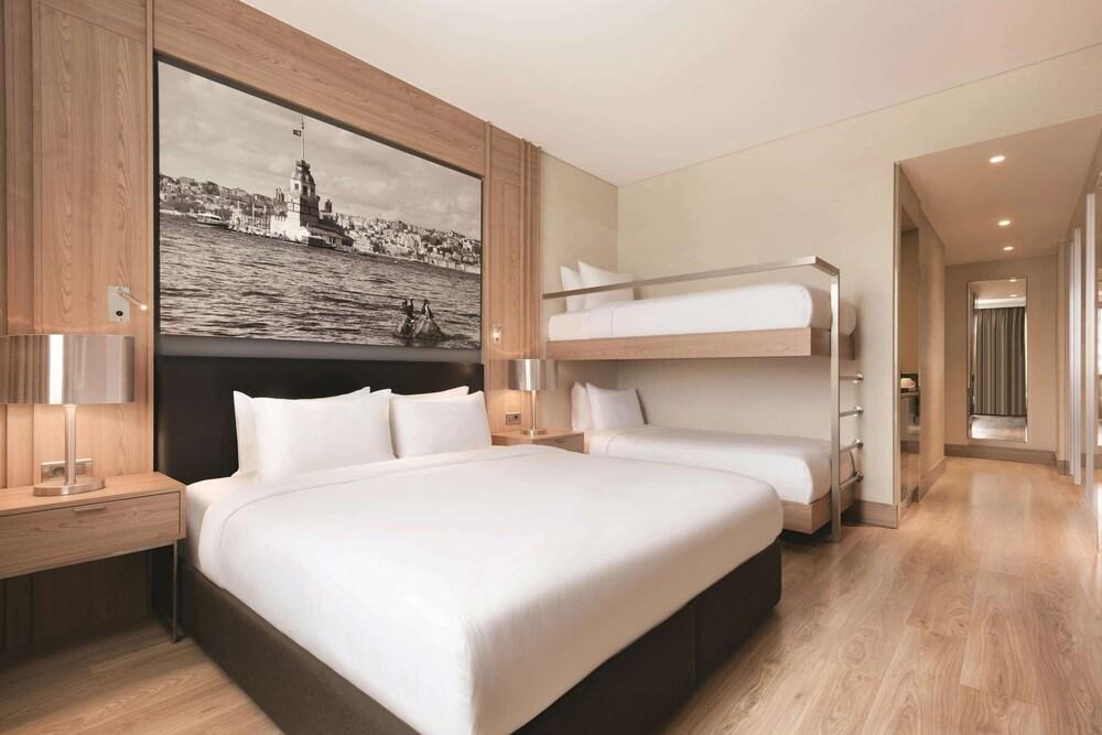 TRYP by Wyndham Istanbul Basın Ekspres Room Type - Family Double or Twin Room, Multiple Beds, Non Smoking (TRYP, 1 Queen & 1 Bunk Bed)