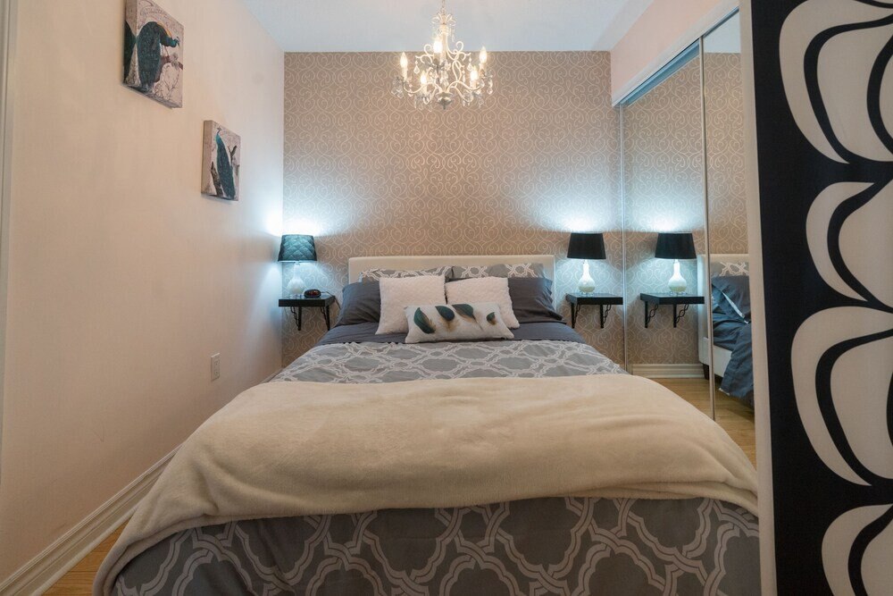Applewood Suites - 1 BR Wellington West - Tap to explore photos