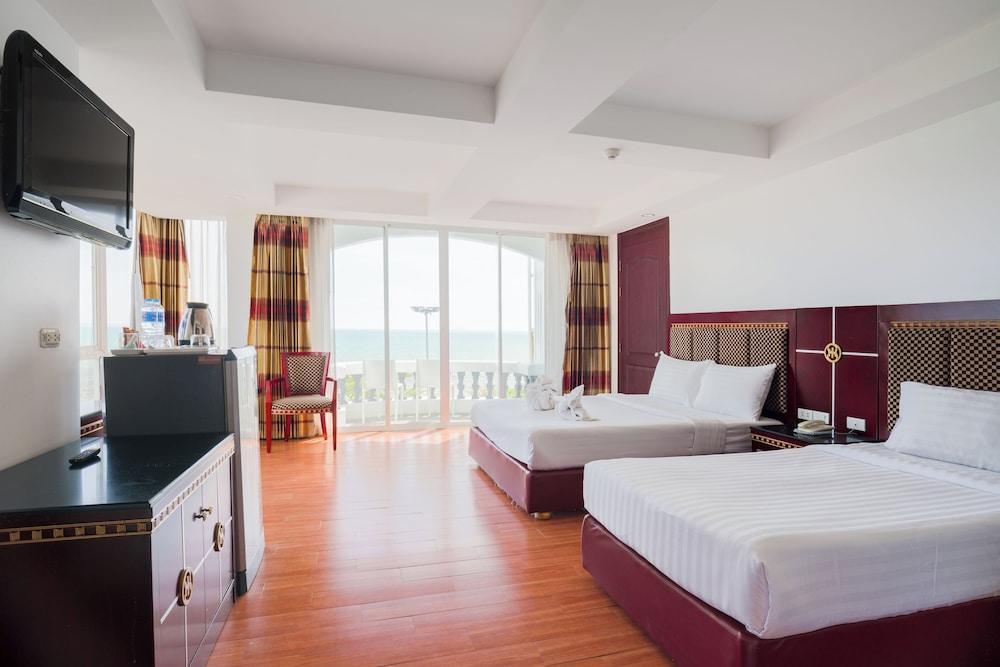 Jomtien Hisotel Room Type - Deluxe Twin Room, Sea View, Beachfront