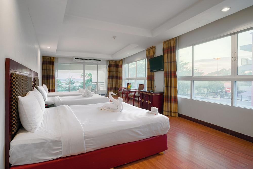 Jomtien Hisotel Room Type - Family Room