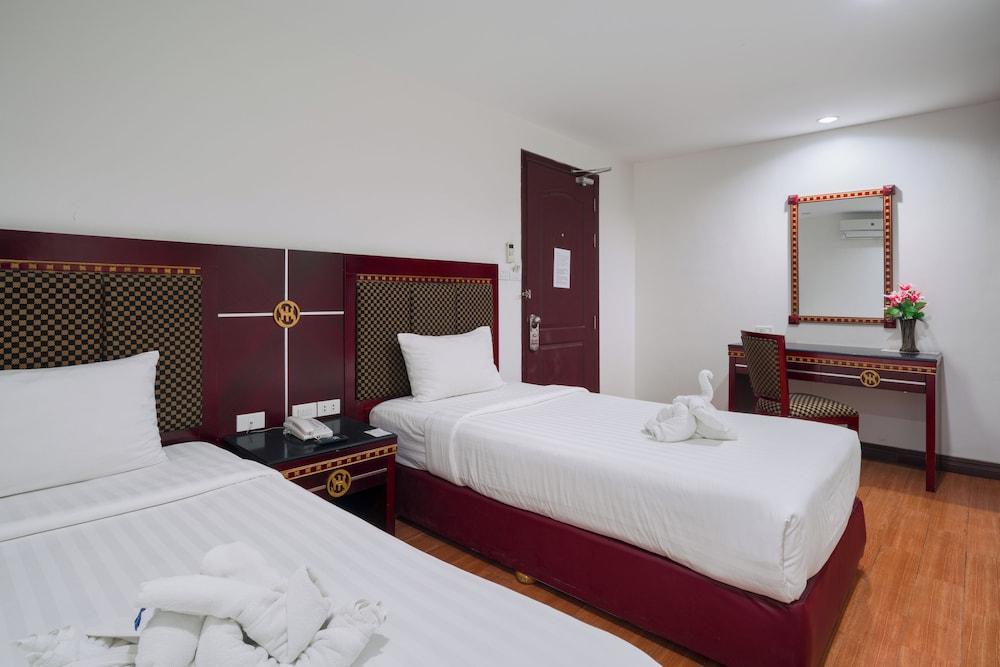 Jomtien Hisotel Room Type - Economy Twin Room, 2 Twin Beds