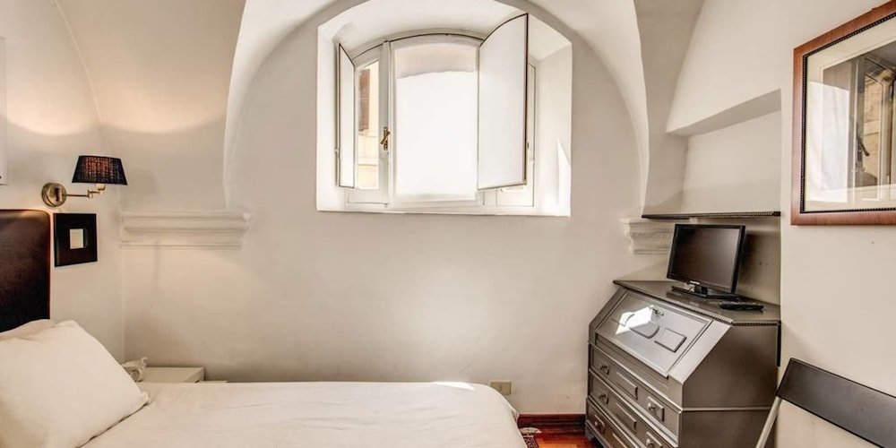 Corso Vittorio Studio - Tap to explore photos