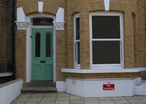 Clapham Guest House - Tap to explore photos