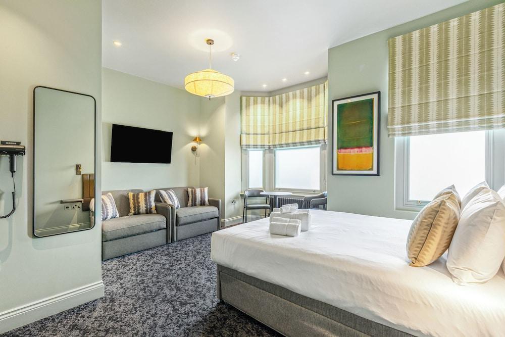 Clapham Guest House Room Type - Deluxe Triple Room, 1 Double Bed with Sofa bed