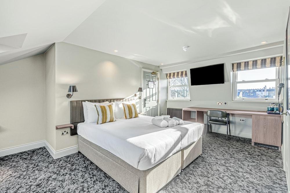 Clapham Guest House Room Type - Deluxe Quadruple Room, City View