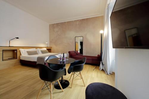 Youroom Abruzzi Room Type - Deluxe King Room