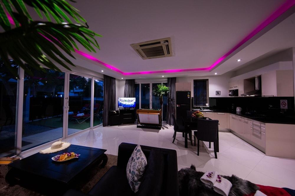 Colibri Pool Villa Pattaya - Tap to explore photos