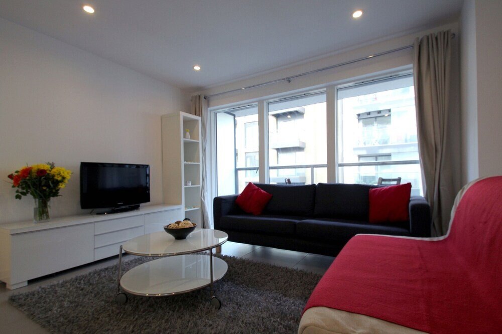 One Bed Serviced Apt in Barbican - Tap to explore photos