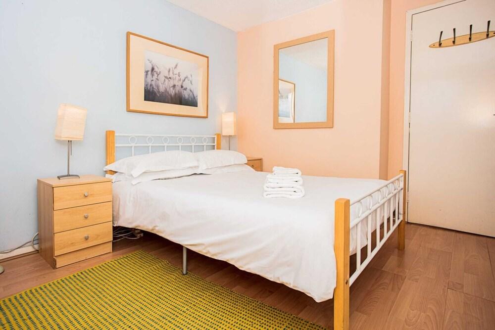 Incredible Views - 1 Bedroom in Chancery Lane - Tap to explore photos