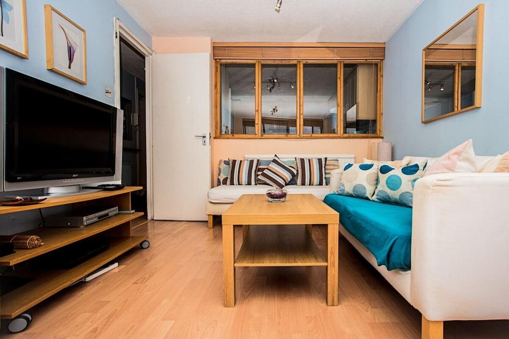 Incredible Views - 1 Bedroom in Chancery Lane - Tap to explore photos