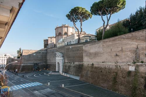 My Bed Vatican Museum Room Type - Deluxe Double or Twin Room with City View