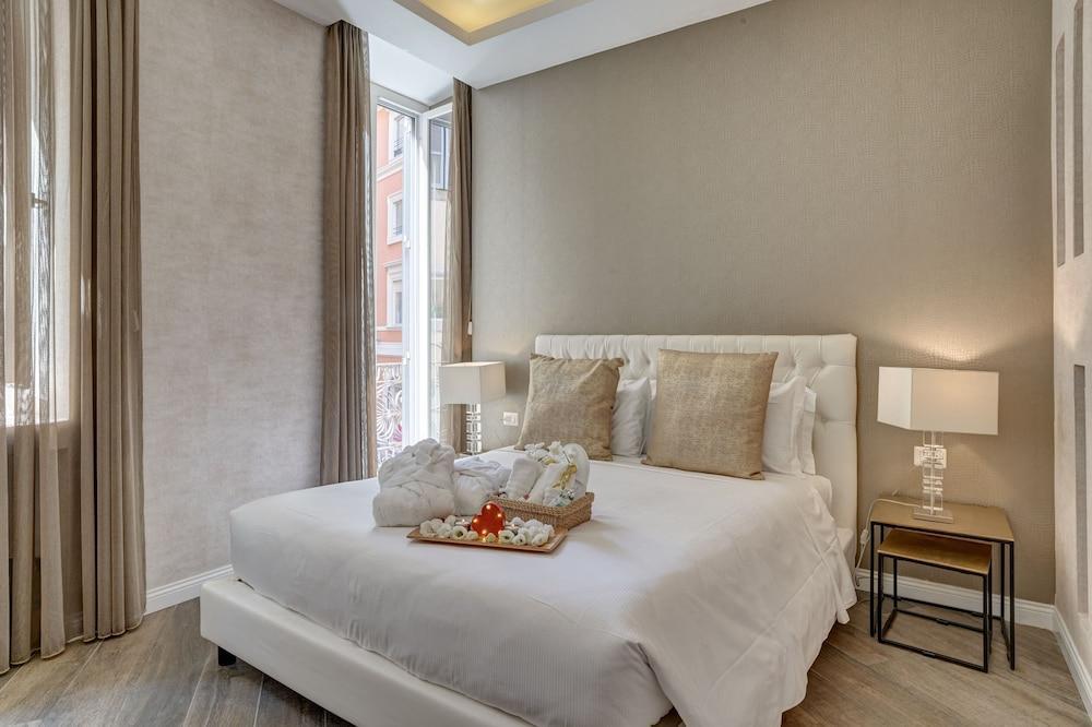 Spagna Boutique Room Type - Superior Double Room, Balcony, City View (via Del Corso 32) Spagna Boutique Room Type - Superior Double Room, Balcony, City View (via Del Corso 32)