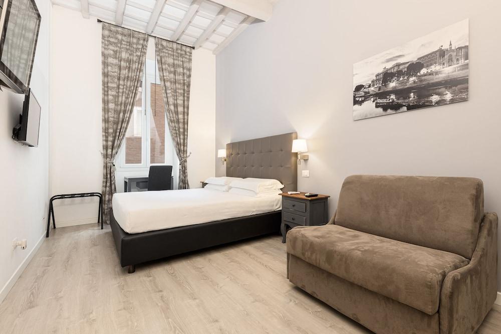 Spagna Boutique Room Type - Superior Triple Room, 1 Bedroom (via Della Frezza 53) Spagna Boutique Room Type - Superior Triple Room, 1 Bedroom (via Della Frezza 53)