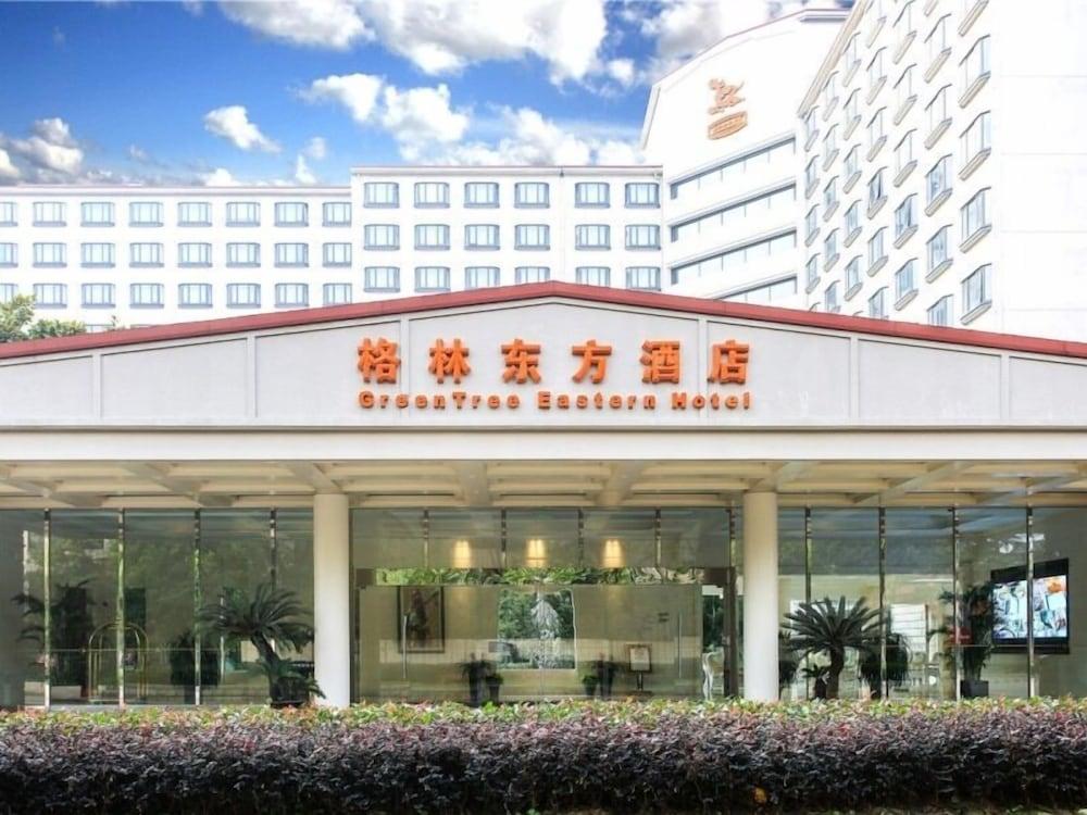 GreenTree Eastern Shanghai Hongqiao Airport LongBai Hotel - Tap to explore photos
